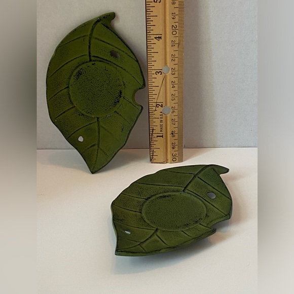 Set of 2 Cast Iron Green Leaves for tea cups or candles - Picture 1 of 3